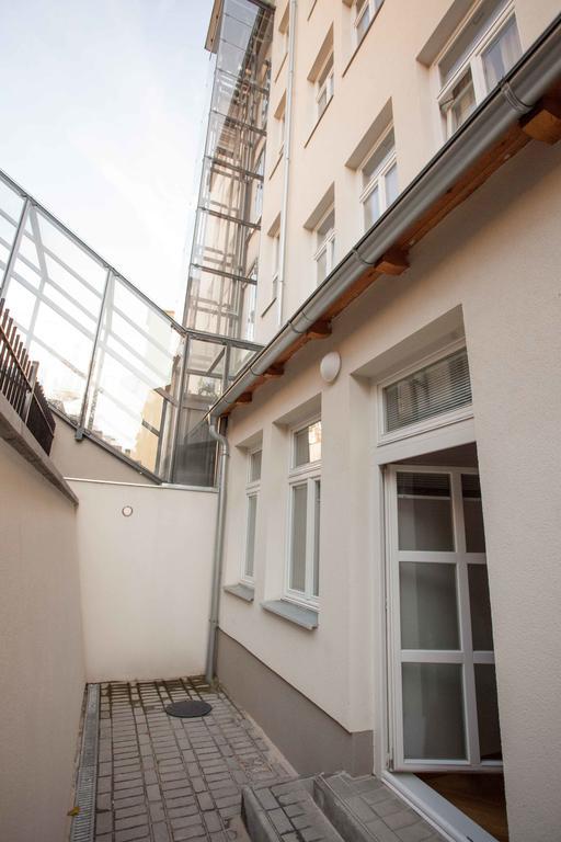 Apartment Smichov Praguestars *